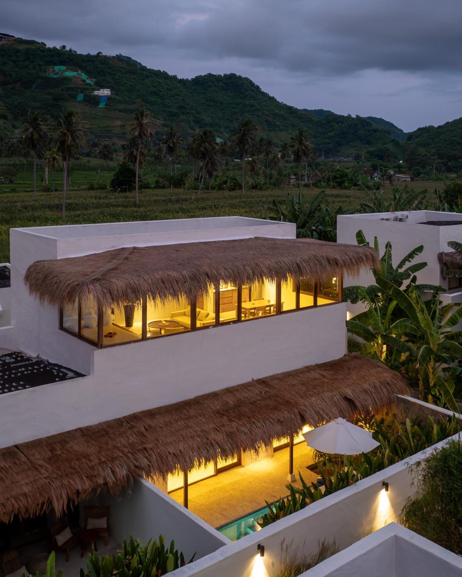 Amber Lombok Beach Resort Selong Belanak Exterior photo