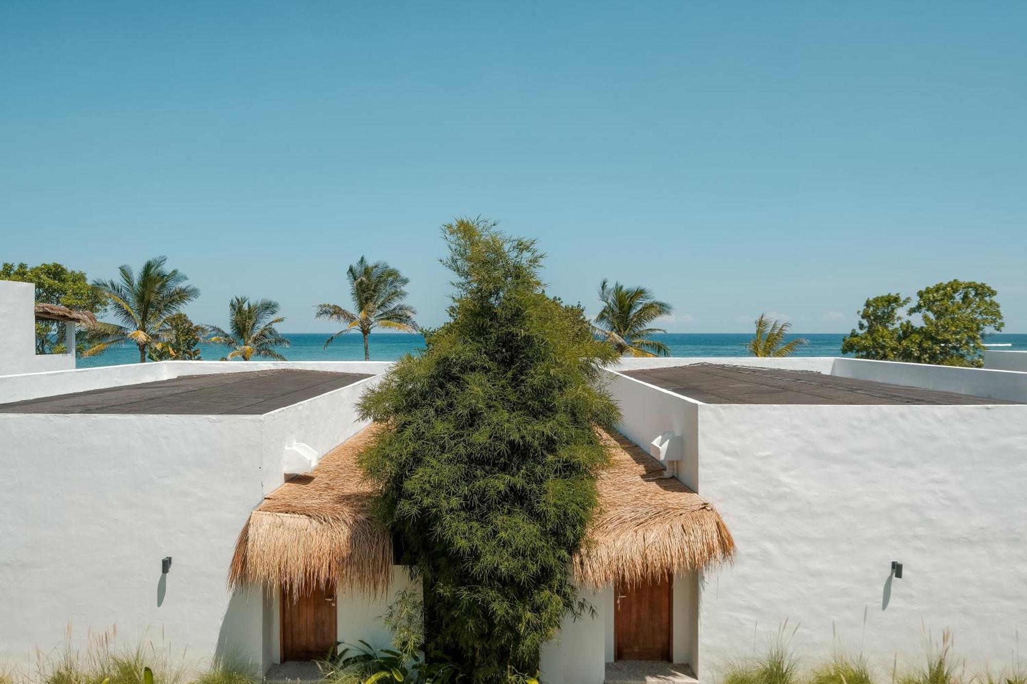 Amber Lombok Beach Resort Selong Belanak Exterior photo